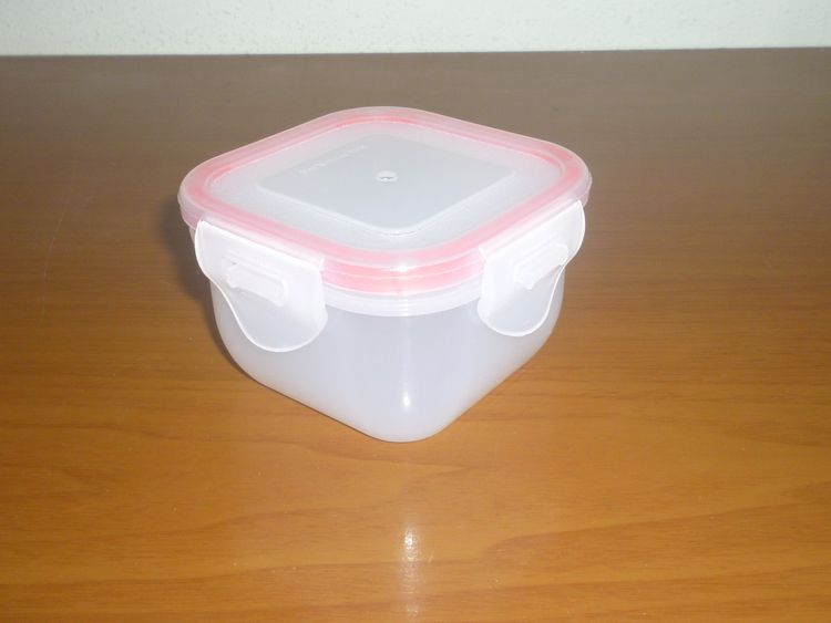 контейнер (пластик) пищевой квадратный 0,2л.